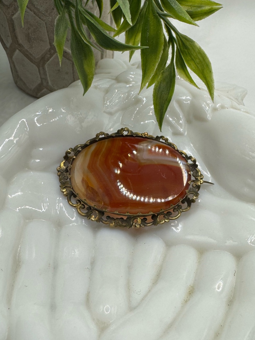 Antique Victorian style banded agate brooch. 2 1/2” x 2”. Nice condition - Picture 3 of 6